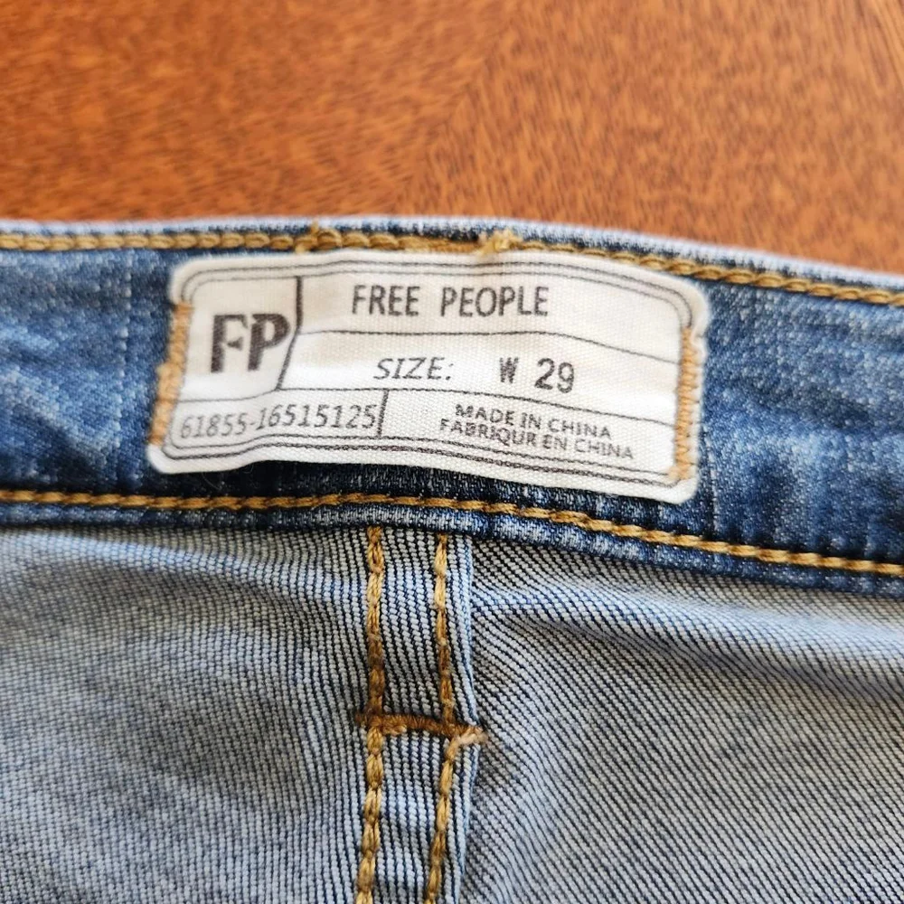 Women's Free People Blue Distressed Ankle Cropped Jeans Size 29 B1